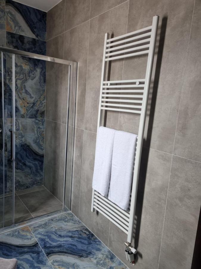 Valentina'S Luxe Apartment Мастрихари Екстериор снимка