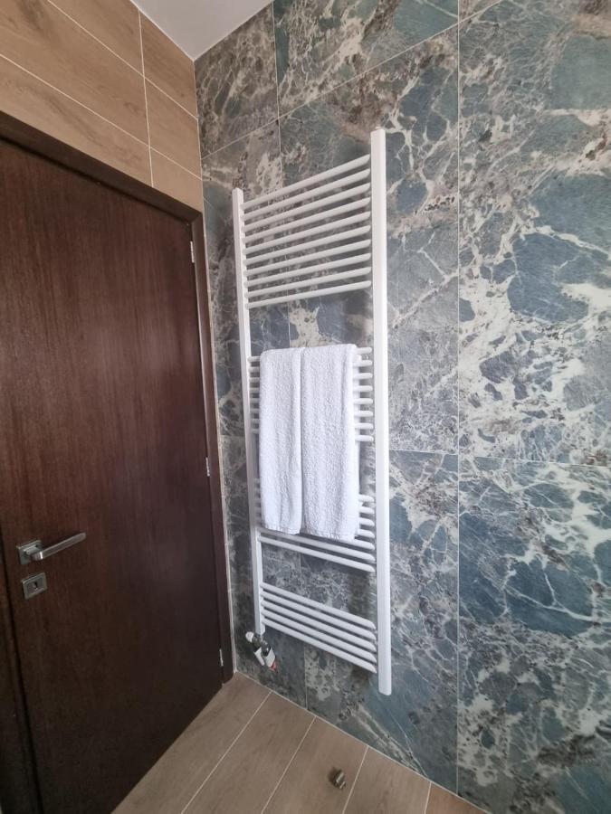 Valentina'S Luxe Apartment Мастрихари Екстериор снимка